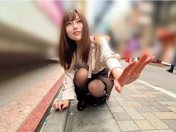 【シロウト美少女】”待ってっｗマジで歩けないっ…///！街の美女をお金で誘いバイブ当てて歩いてもらったら絶頂しちゃい…