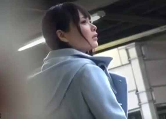 【Jk痴漢】”あの子可愛いなぁ…次のターゲットだなｗ”駅で見かけた制服美少女を車内で犯して絶頂しながら強制種付け！