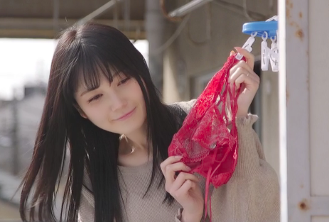 【隣人奥様】”今日も…犯しに来てね…♡”普段は地味な美女人妻が派手な勝負下着をベランダに干したら犯してくださいの合図