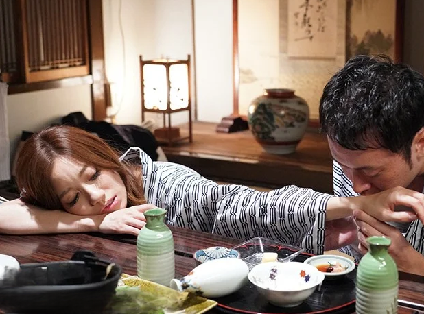 【奥様女上司】”中途半端に抱いたら～…許さないからねぇ～…”普段は厳しい先輩女を酒襲ったら泥酔した彼女がオンナを見せ